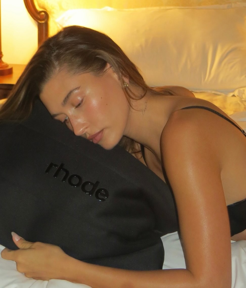 HAILEY BIEBER HEATS UP INSTAGRAM IN A SULTRY RHODE SKINCARE SHOOT. FANS GO WILD OVER HER STUNNING LOOK